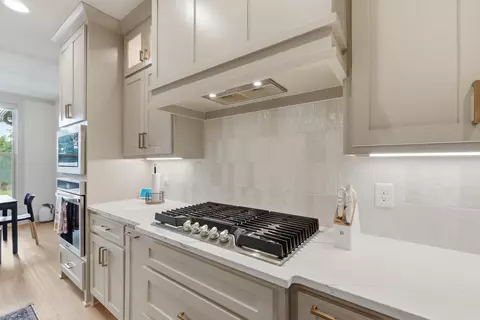 Kitchen - 1735 Pearce Dr, Conway, AR 72034 photo 4 of 6