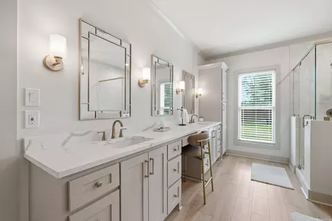 Bath - 1735 Pearce Dr, Conway, AR 72034 photo 1 of 7