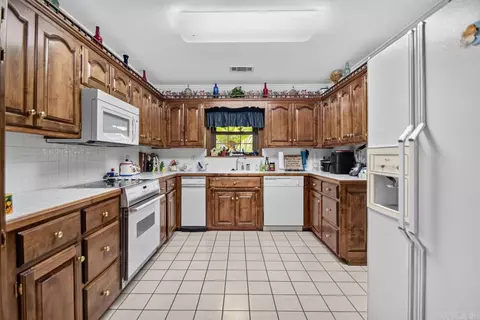 Kitchen - 209 Morningside Dr, Bryant, AR 72022 photo 2 of 2