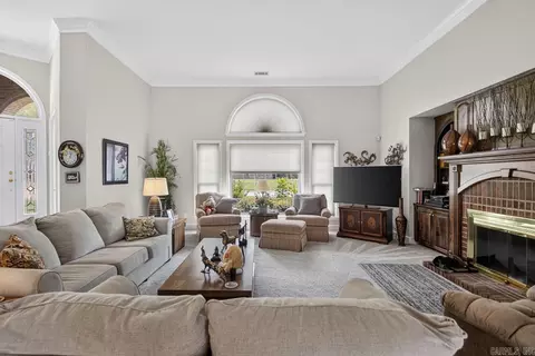 Living - 209 Morningside Dr, Bryant, AR 72022 photo 2 of 3