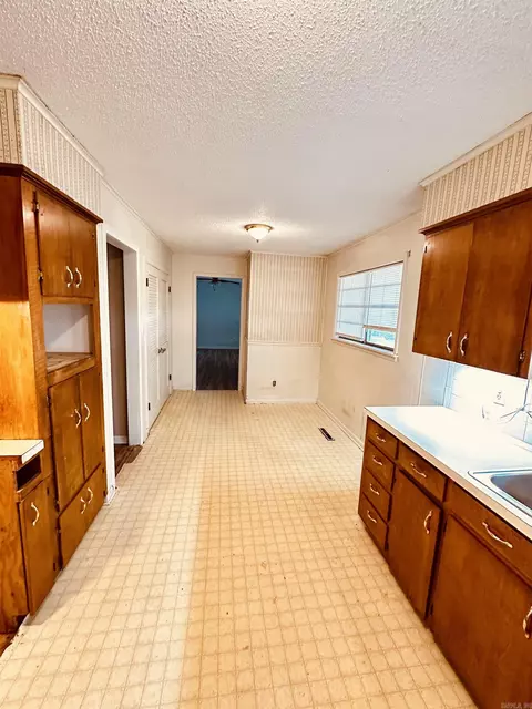 Kitchen - 417 Carson Dr, Benton, AR 72015 photo 1 of 4