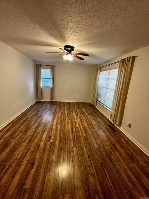 Living - 417 Carson Dr, Benton, AR 72015 photo 2 of 2