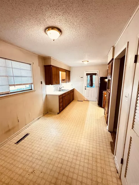 Kitchen - 417 Carson Dr, Benton, AR 72015 photo 3 of 4