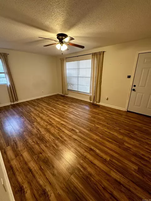 Living - 417 Carson Dr, Benton, AR 72015 photo 1 of 2