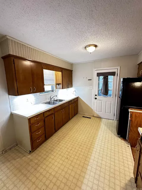 Kitchen - 417 Carson Dr, Benton, AR 72015 photo 4 of 4