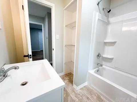Bath - 420 Brewer St, Thayer, MO 65791 photo 2 of 4