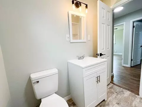 Bath - 420 Brewer St, Thayer, MO 65791 photo 3 of 4