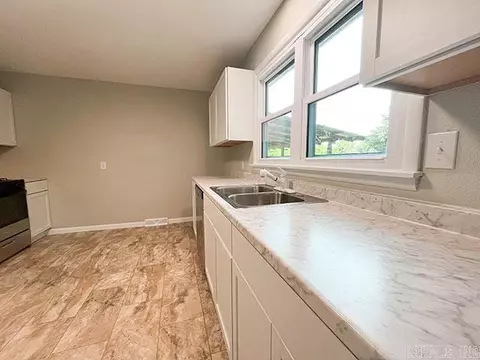 Kitchen - 420 Brewer St, Thayer, MO 65791 photo 3 of 6