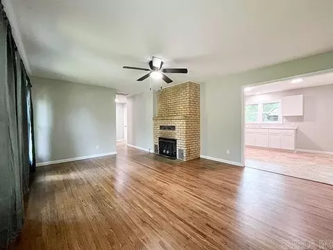 Living - 420 Brewer St, Thayer, MO 65791 photo 1 of 6