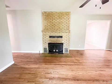 Living - 420 Brewer St, Thayer, MO 65791 photo 5 of 6