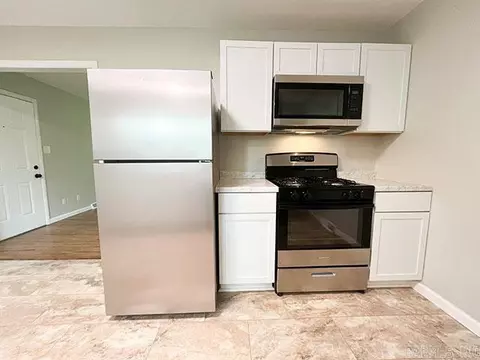 Kitchen - 420 Brewer St, Thayer, MO 65791 photo 4 of 6
