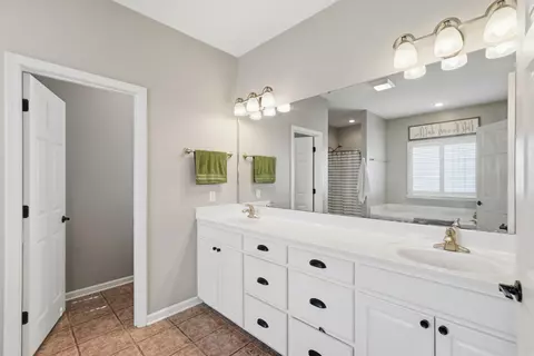 Bath - 1320 Andy Dr, Conway, AR 72034 photo 2 of 6
