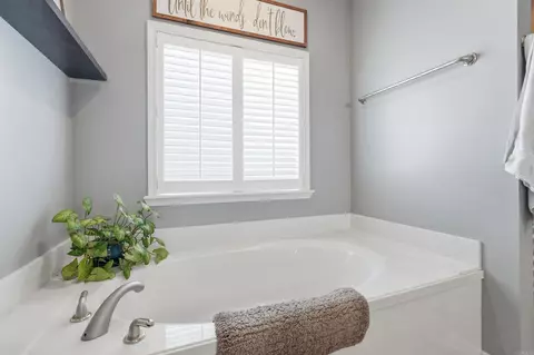 Bath - 1320 Andy Dr, Conway, AR 72034 photo 3 of 6