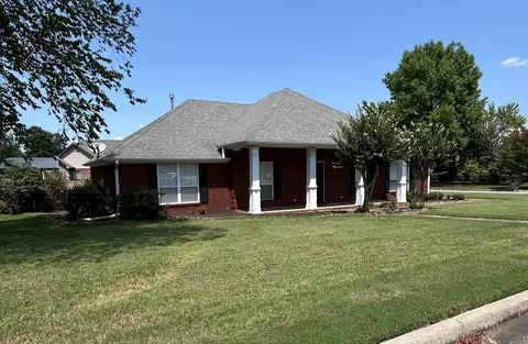 2008 W 8th, Russellville, AR 72801