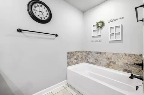 Bath - 72 Cimarron Cir, Cabot, AR 72023 photo 2 of 4