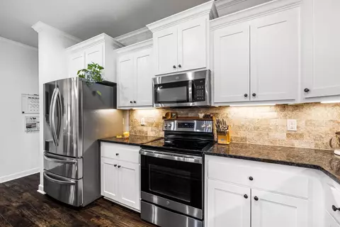 Kitchen - 72 Cimarron Cir, Cabot, AR 72023 photo 4 of 5