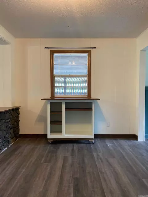 Living - 1304 Hickory Ave, Mena, AR 71953 photo 4 of 6