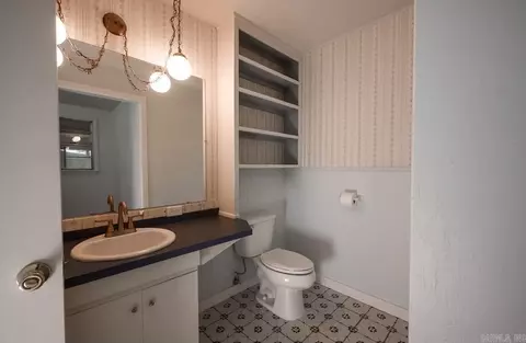 Bath - 1304 Hickory Ave, Mena, AR 71953 photo 4 of 5
