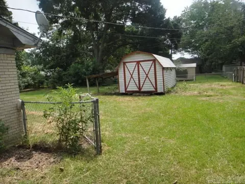 Exterior - 801 W Iowa St, Beebe, AR 72012 photo 2 of 3