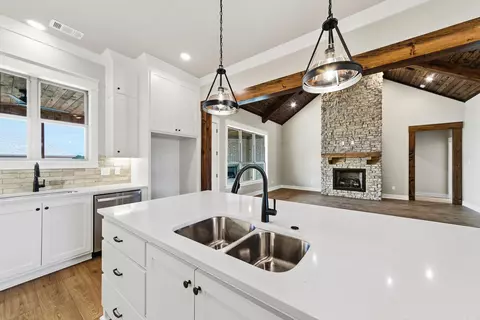 Kitchen - 10 Scheffler Cv, Cabot, AR 72023 photo 8 of 8