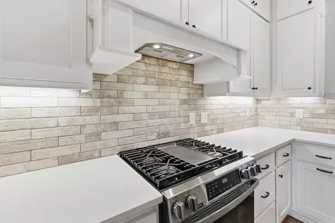 Kitchen - 10 Scheffler Cv, Cabot, AR 72023 photo 5 of 8