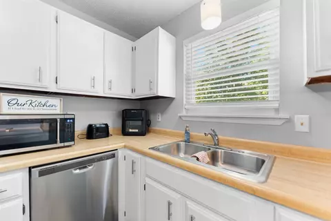 Kitchen - 1107 Boone Rd, Bryant, AR 72022 photo 3 of 3