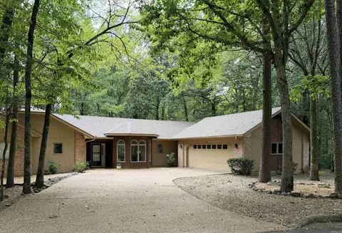 12 Emanuel Dr, Hot Springs Village, AR 71909