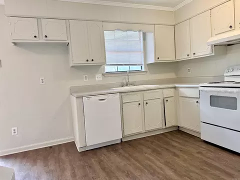 Kitchen - 46 Wright Cir, Jacksonville, AR 72076 photo 1 of 2