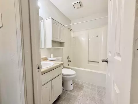 Bath - 46 Wright Cir, Jacksonville, AR 72076 photo 1 of 3