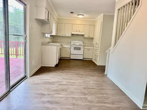 Kitchen - 46 Wright Cir, Jacksonville, AR 72076 photo 2 of 2