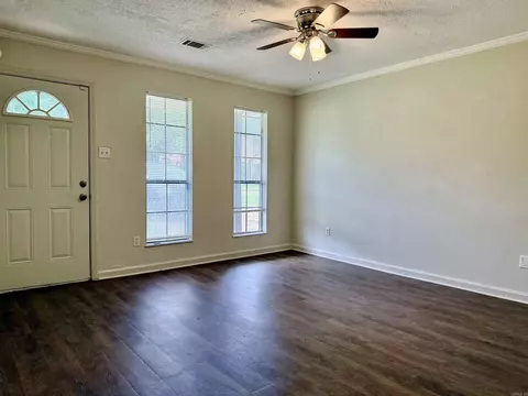 Living - 46 Wright Cir, Jacksonville, AR 72076 photo 1 of 2