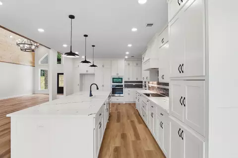 Kitchen - 59 Hawks Cir, Edgemont, AR 72044 photo 2 of 7