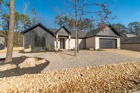 8 Acambaro Pl, Hot Springs Village, AR 71909
