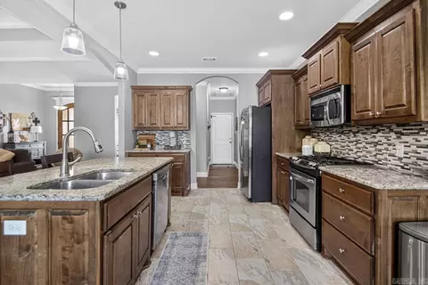 Kitchen - 3113 Dapple Gray, Benton, AR 72015 photo 2 of 3