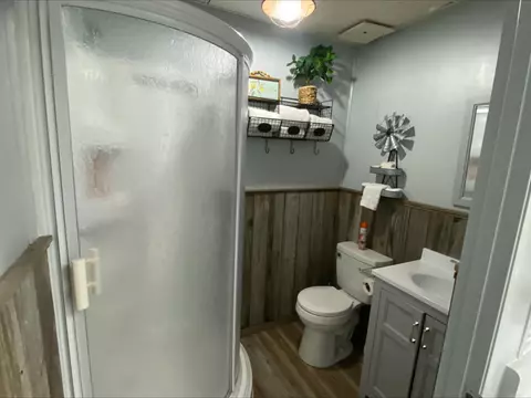 Bath - 704 Osborne Rd, Saint Joe, AR 72675 photo 1 of 1