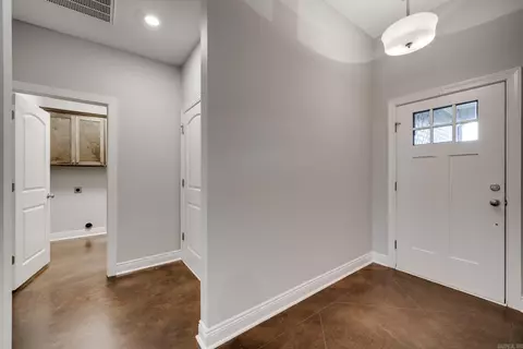 Entry Way - 1535 Cherry Bark Dr, Conway, AR 72034 photo 1 of 2