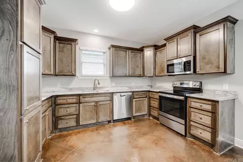Kitchen - 1535 Cherry Bark Dr, Conway, AR 72034 photo 3 of 4
