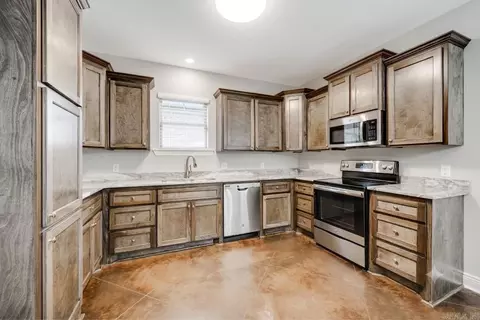Kitchen - 1535 Cherry Bark Dr, Conway, AR 72034 photo 3 of 4