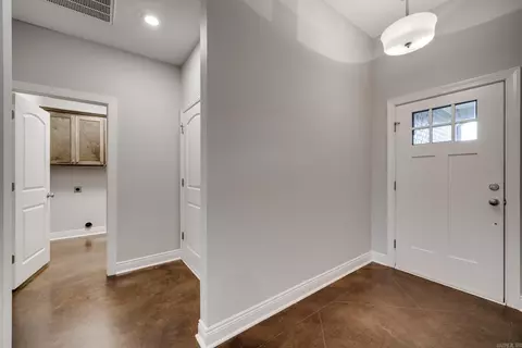 Entry Way - 1535 Cherry Bark Dr, Conway, AR 72034 photo 1 of 2