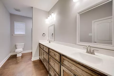 Bath - 1535 Cherry Bark Dr, Conway, AR 72034 photo 1 of 3