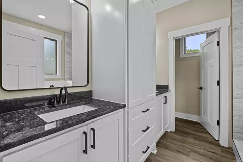 Bath - 103 Bradford Dr, Cabot, AR 72023 photo 1 of 6