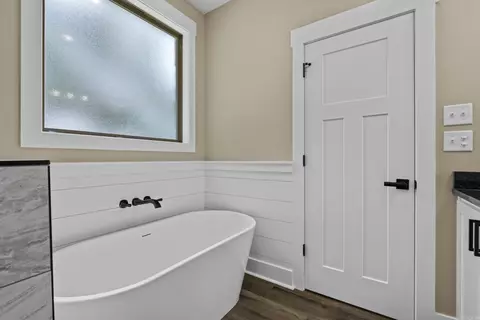 Bath - 103 Bradford Dr, Cabot, AR 72023 photo 3 of 6