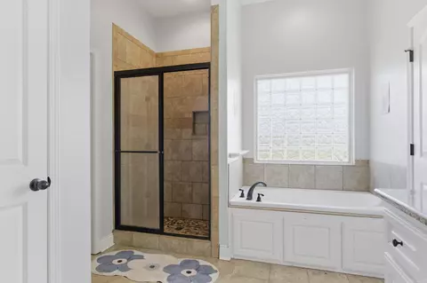 Bath - 4 E Citron, Bryant, AR 72022 photo 1 of 2