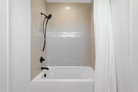 Bath - 2940 Orchard View Dr, Conway, AR 72034 photo 8 of 10