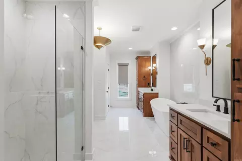 Bath - 2940 Orchard View Dr, Conway, AR 72034 photo 5 of 8