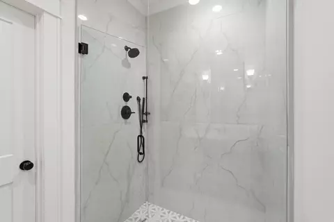 Bath - 2940 Orchard View Dr, Conway, AR 72034 photo 4 of 10