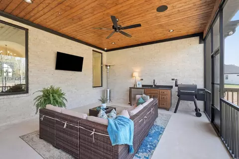 Exterior - 2940 Orchard View Dr, Conway, AR 72034 photo 7 of 11
