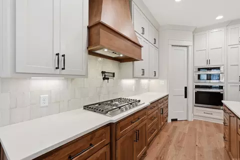 Kitchen - 2940 Orchard View Dr, Conway, AR 72034 photo 4 of 5