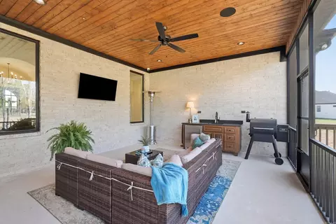 Exterior - 2940 Orchard View Dr, Conway, AR 72034 photo 7 of 11
