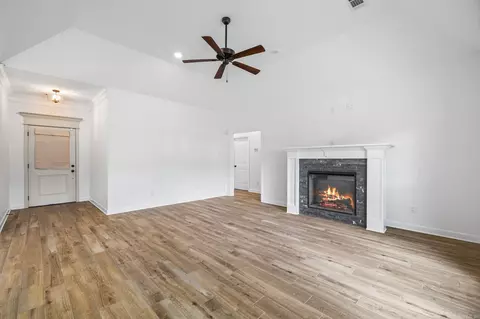 Living - 111 Hayden Dr, Beebe, AR 72012 photo 2 of 4
